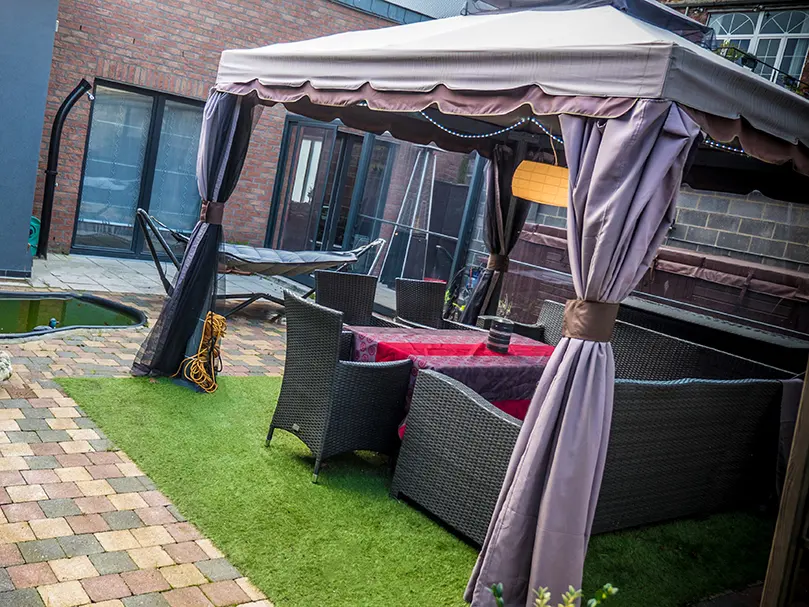 La terrasse et le patio de l'Espace Détente Ensival